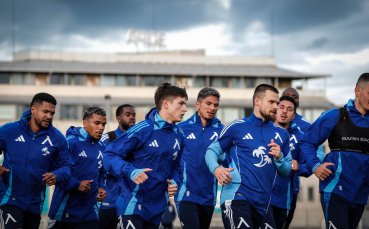 Левски от самолета на тренировка, Сангаре се готви здраво