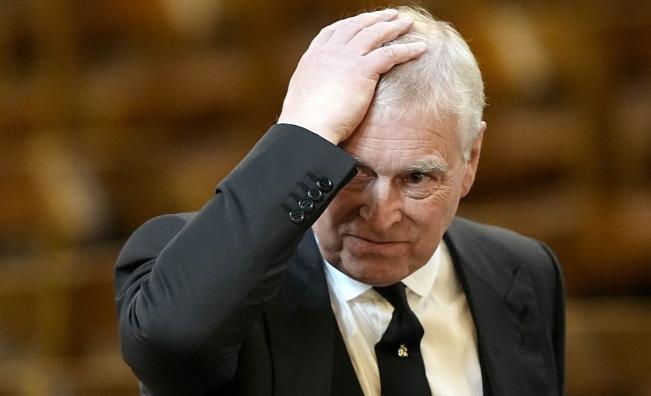 Пуснаха принц Андрю от ареста