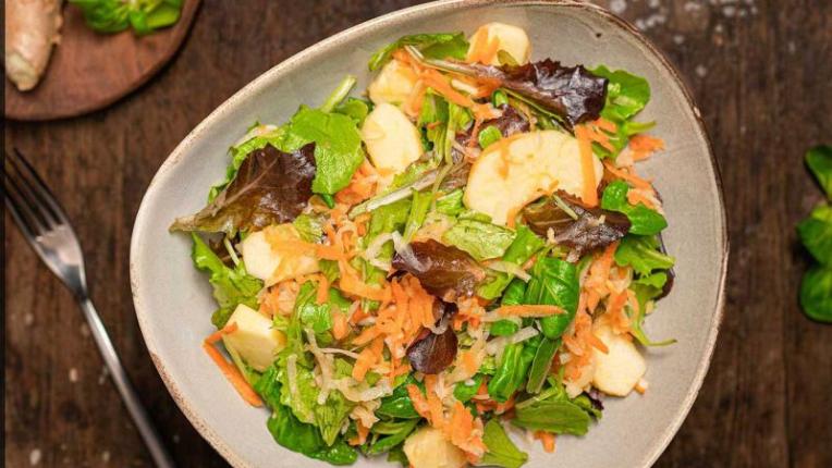 Свежа зимна салата