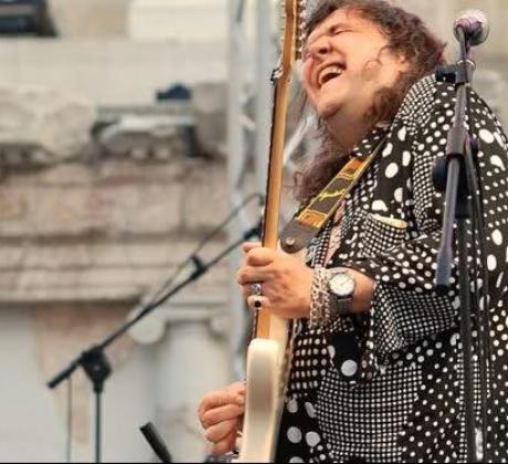 Един от най ярките и разпознаваеми китаристи на българската рок