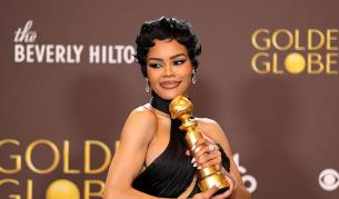 Тейана Тейлър взриви Париж: По прозрачна дантела и диамантена корона