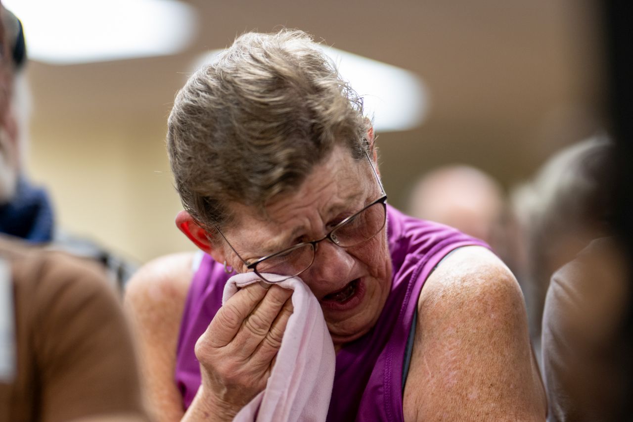 <p>Никакъв страх: Илхан Омар продължи речта си дори след като беше залята с киселинна течност пред очите на стотици свидетели.</p>