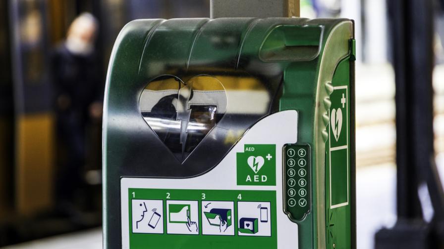 НС гласува да се поставят дефибрилатори на публични места