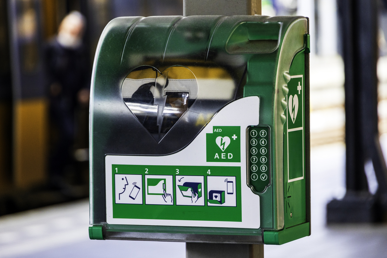 НС гласува да се поставят дефибрилатори на публични места