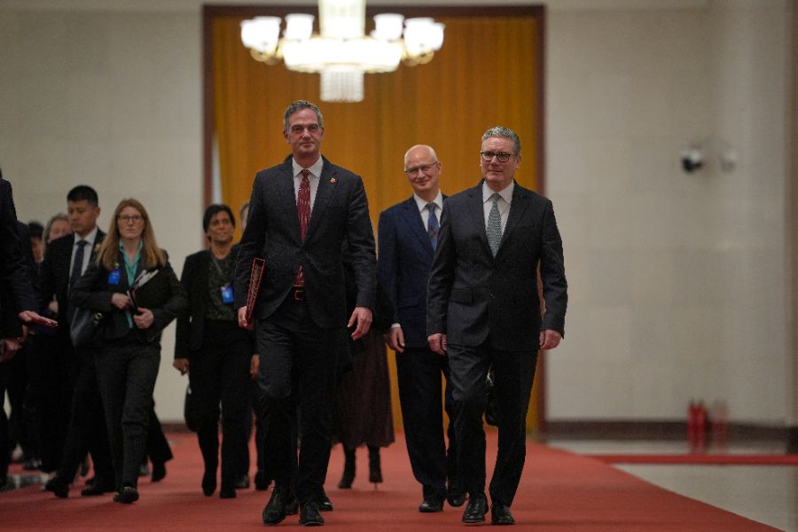 <p>Стармър е на визита в Китай до 31 януари, придружаван от голяма бизнес делегация. Освен китайската столица той ще посети и Шанхай. Това е първо посещение на британски премиер в Пекин от 2018 г. &ndash; за последно пътуване до Китай предприе Тереза Мей.</p>