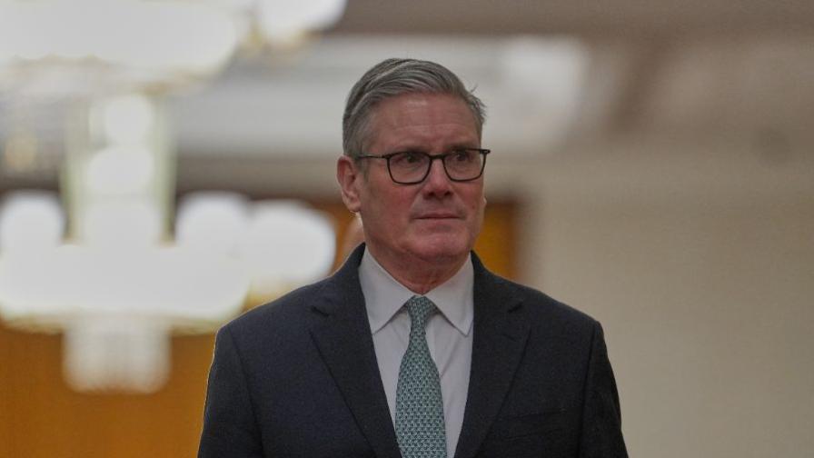 <p>За Стармър времето изтича</p>