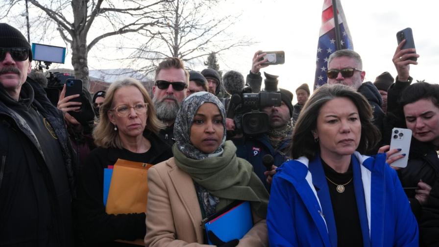 Обвиниха мъжа, напръскал конгресмен в Минеаполис