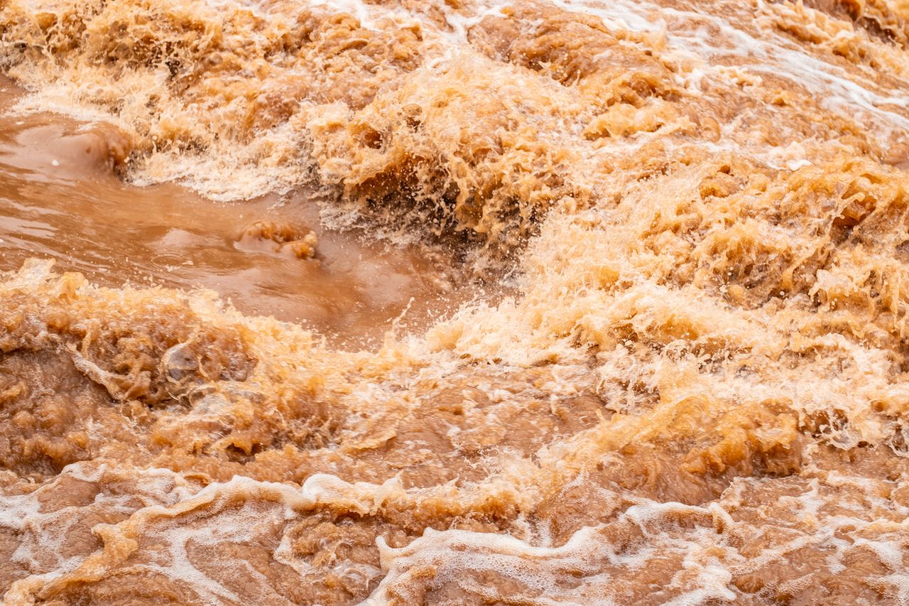 След проливни дъждове: Река Поповска се покачи рязко в Болярово