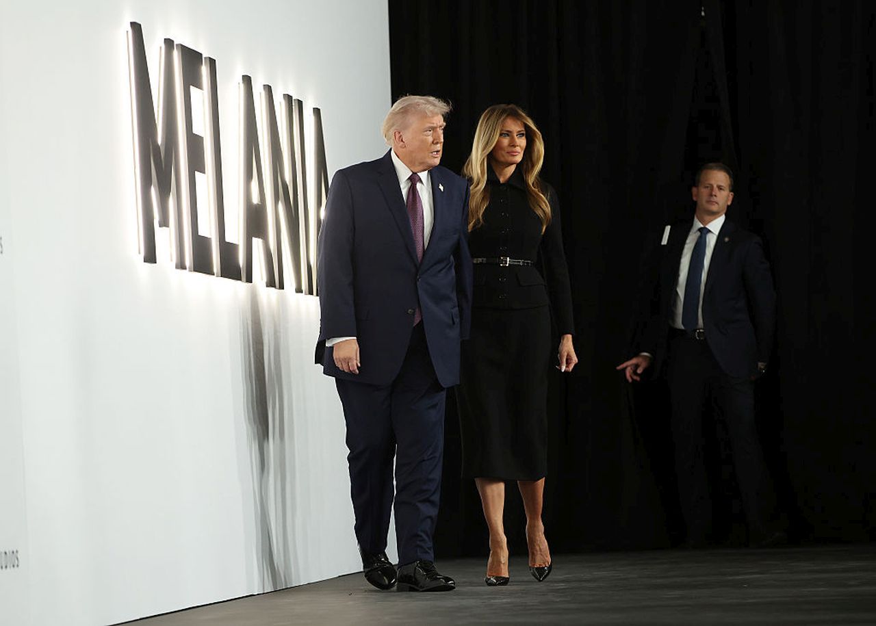 <p>Документалният филм на първата дама на САЩ, Мелания Тръмп, беше прожектиран в Центъра за сценични изкуства "Кенеди" във Вашингтон. Президентът и други ВИП гости подкрепиха Мелания</p>