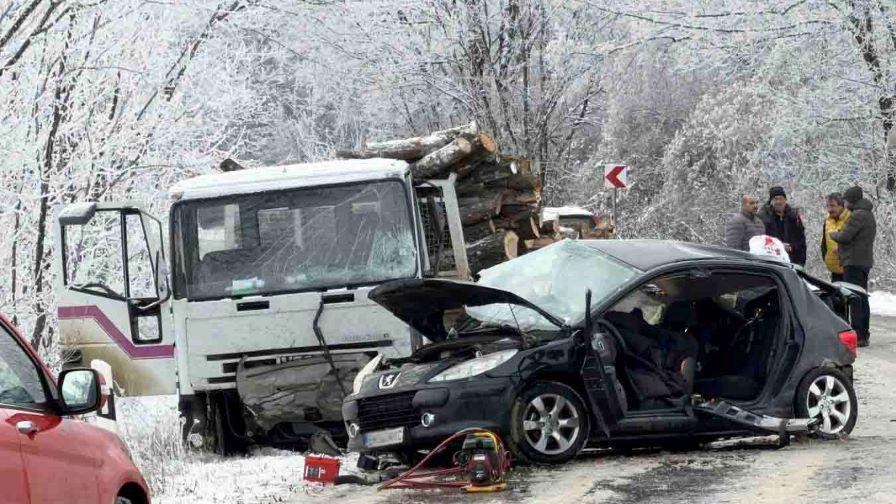 Катастрофата с две жертви край Ловеч: Обявиха за общодържавно издирване шофьора на камиона