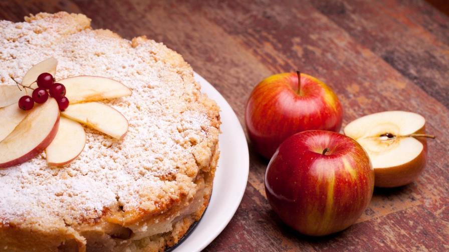 Лесно, бързо и ароматно: Сочен ябълков кекс, който всеки може да приготви
