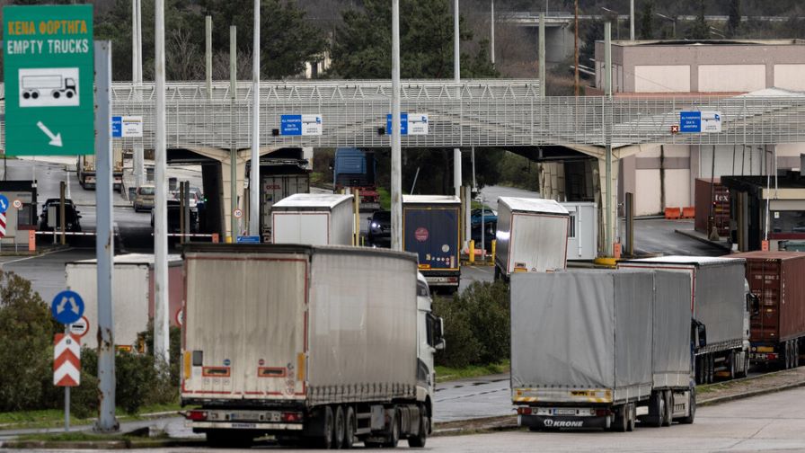 Край на блокадите, превозвачите преустановиха протестите