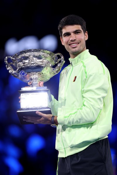 Карлос Алкарас обърна Новак Джокович и спечели първа титла от1