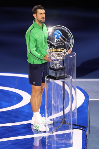Карлос Алкарас обърна Новак Джокович и спечели първа титла от1