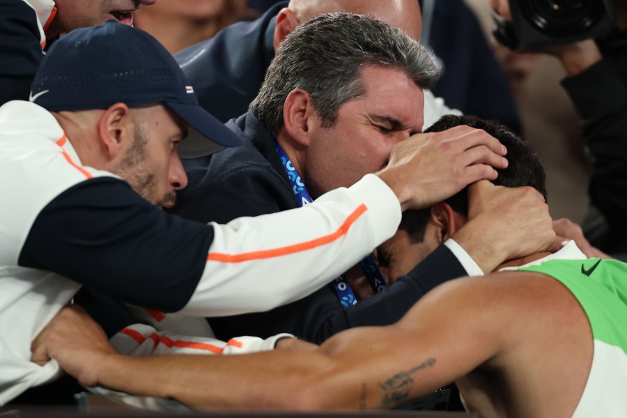 Карлос Алкарас обърна Новак Джокович и спечели първа титла от1