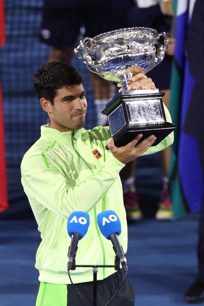 Карлос Алкарас обърна Новак Джокович и спечели първа титла от1