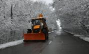 Над 515 снегопочистващи машини по републиканските пътища