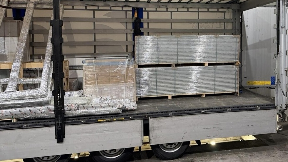 Заловиха контрабандни цигари за над 100 000 евро на "Лесово" (ВИДЕО/СНИМКИ)