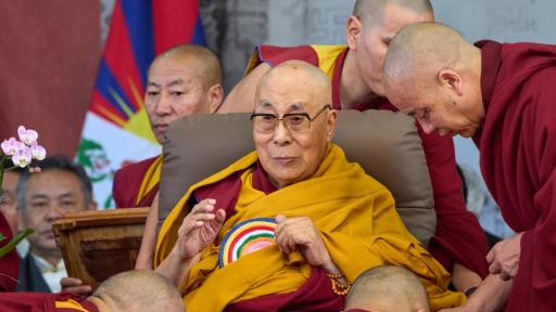 Китай се ядоса на наградите "Грами" заради Далай Лама