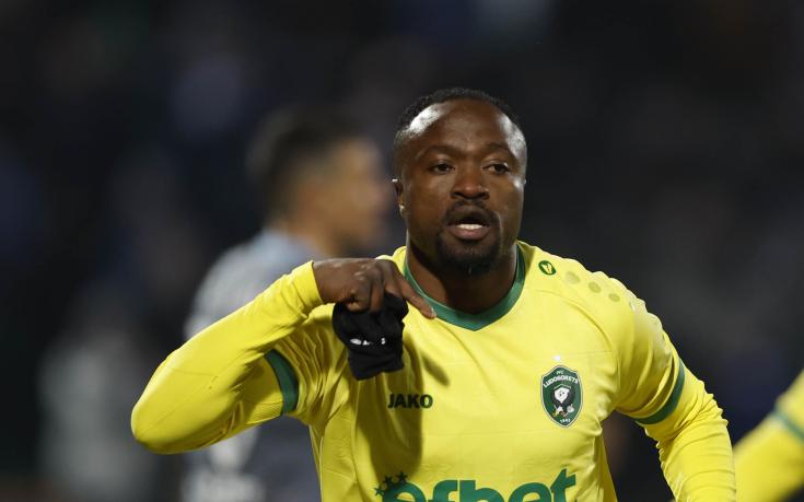 Грозни сцени: феновете на Левски нападнаха Текпетей