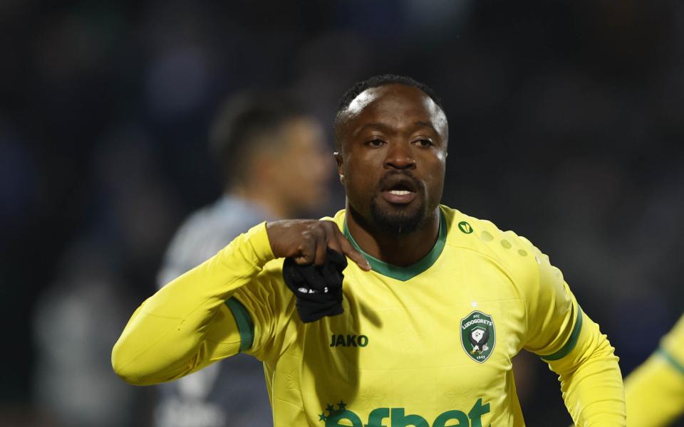 Грозни сцени: фенове на Левски нападнаха Текпетей