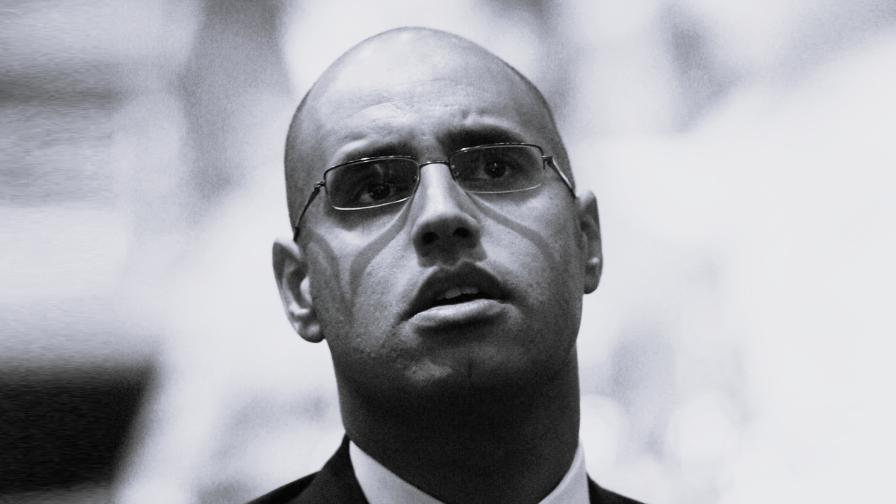 Въоръжени убиха сина на Муамар Кадафи в дома му