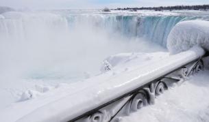 Ниагарският водопад замръзна