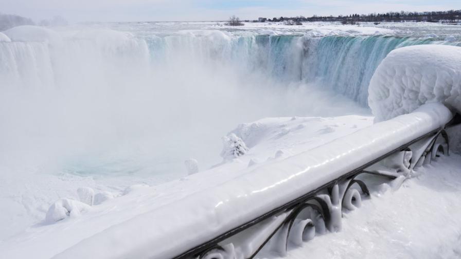 Ниагарският водопад замръзна