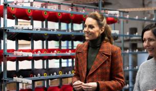 Кейт Мидълтън и скритият смисъл зад впечатляващото ѝ уелско палто