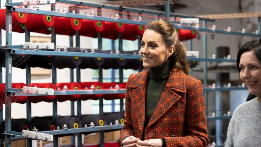 Кейт Мидълтън и скритият смисъл зад впечатляващото ѝ уелско палто