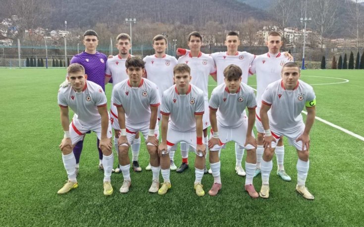 ЦСКА 3 удари тим от Втора лига