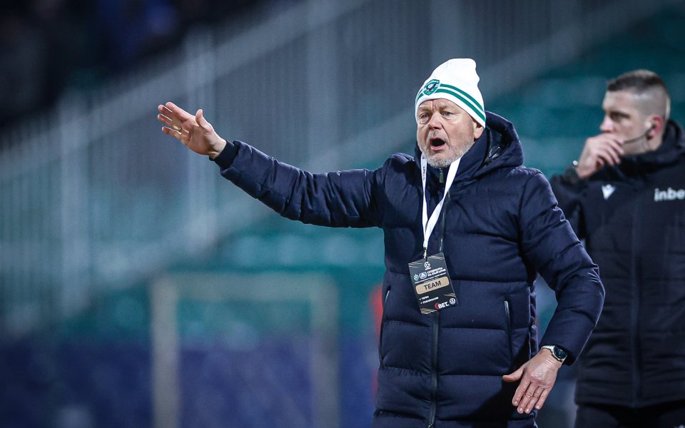 Треньорът на Лудогорец грабна лопатата (ВИДЕО)