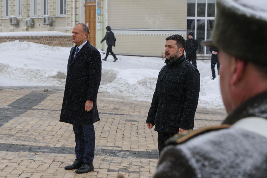 <p>Доналд Туск и Володимир Зеленски отдават почит на загиналите за Украйна в Киев.</p>