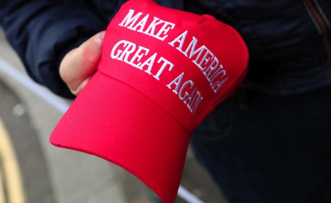 От туид до златни копчета: Колко MAGA е гардеробът ви