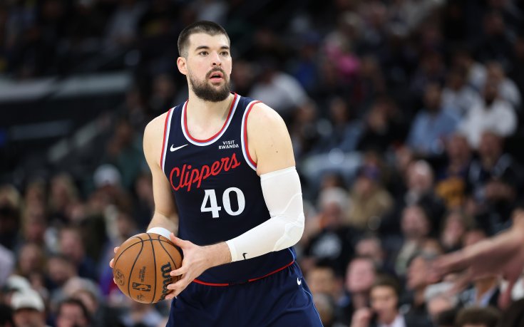 ЛА Клипърс трансферира в последния момент Зубац и Браун в Индиана