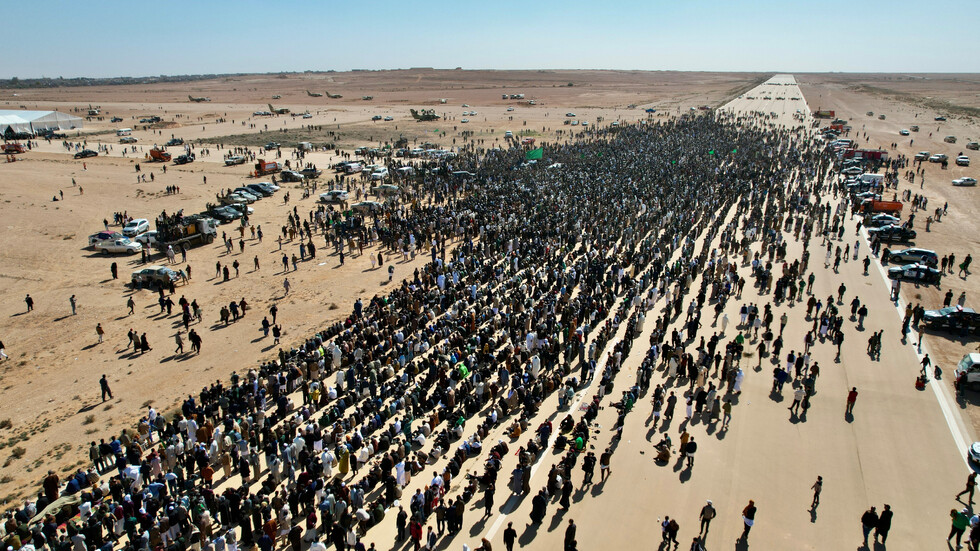 Хиляди либийци на погребението на Сейф ал Ислам