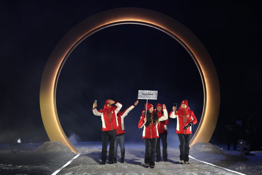 Българската делегация по време на церемонията на откриването на Зимните1