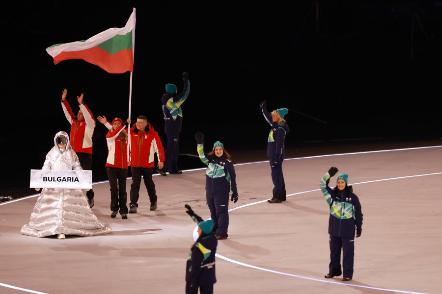 Българската делегация по време на церемонията на откриването на Зимните1