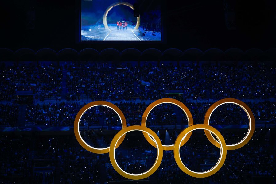 Александра Фейгин развя българския флаг в Милано а Владимир Илиев1