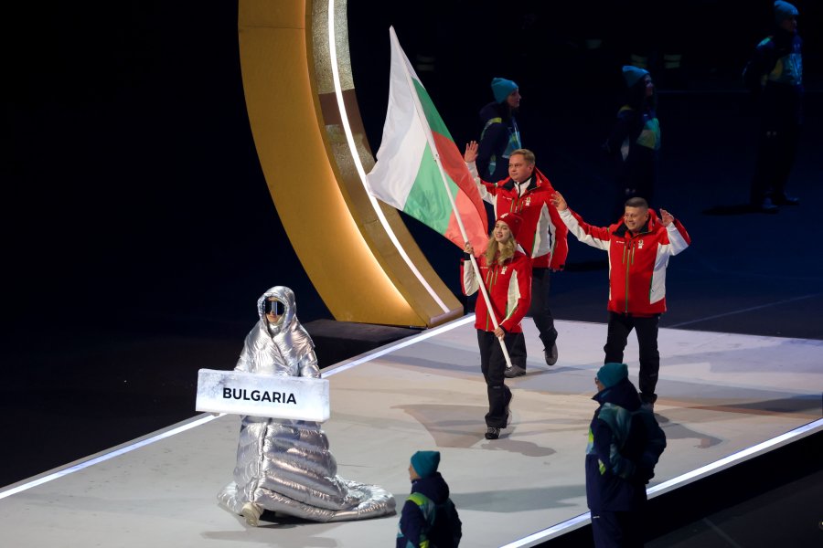 Българската делегация по време на церемонията на откриването на Зимните1