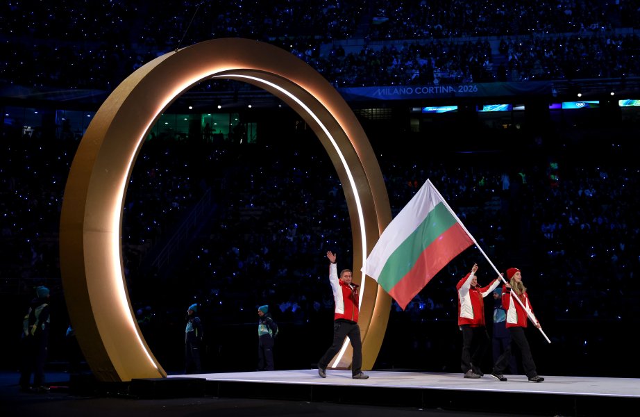 Българската делегация по време на церемонията на откриването на Зимните1