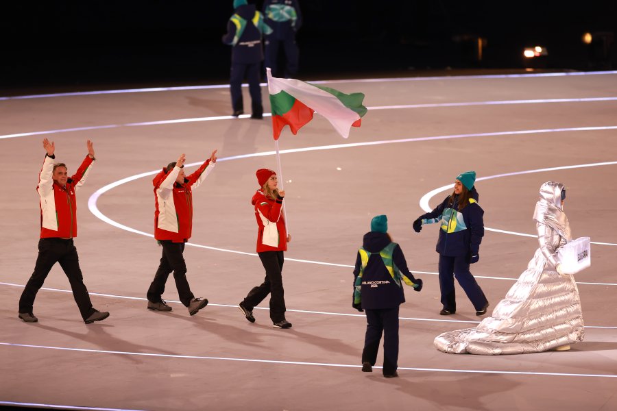 Българската делегация по време на церемонията на откриването на Зимните1