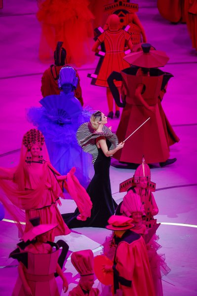 Церемонията по откриване на Зимните олимпийски игри в Милано Кортина1