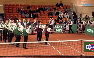 Фолклорна програма даде началото на битката за Купа Дейвис (видео)