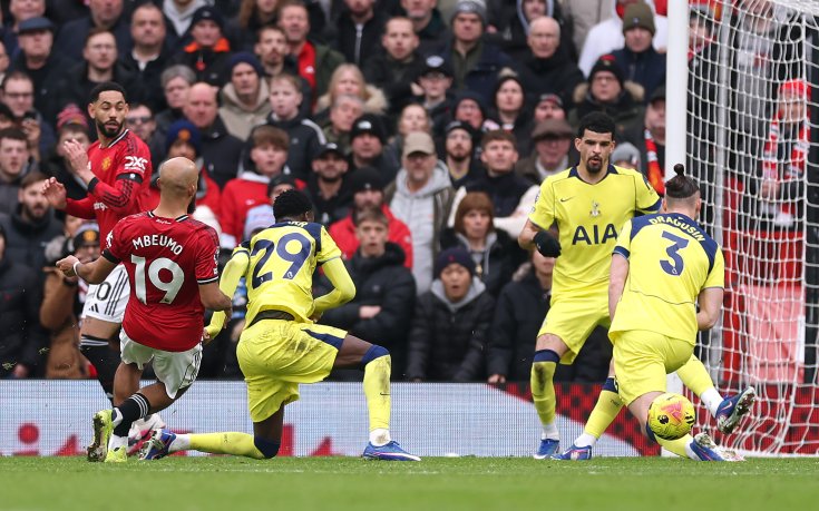 НА ЖИВО: Манчестър Юнайтед 1:0 Тотнъм, Мбемо откри, 