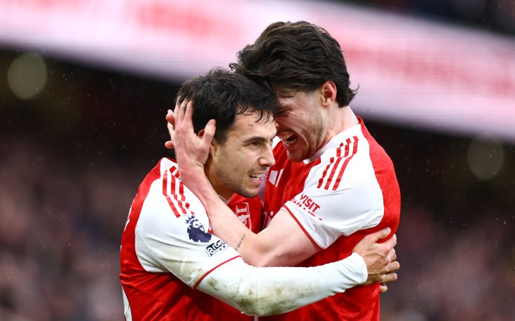 Арсенал надви с лекота Съндърланд и е все по-близо до титлата