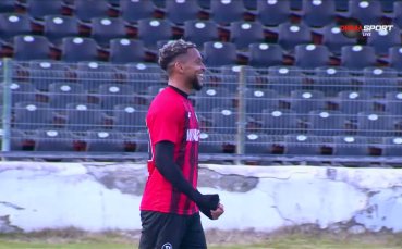 Жулиен Лами изведе Локомотив Пд напред срещу Славия