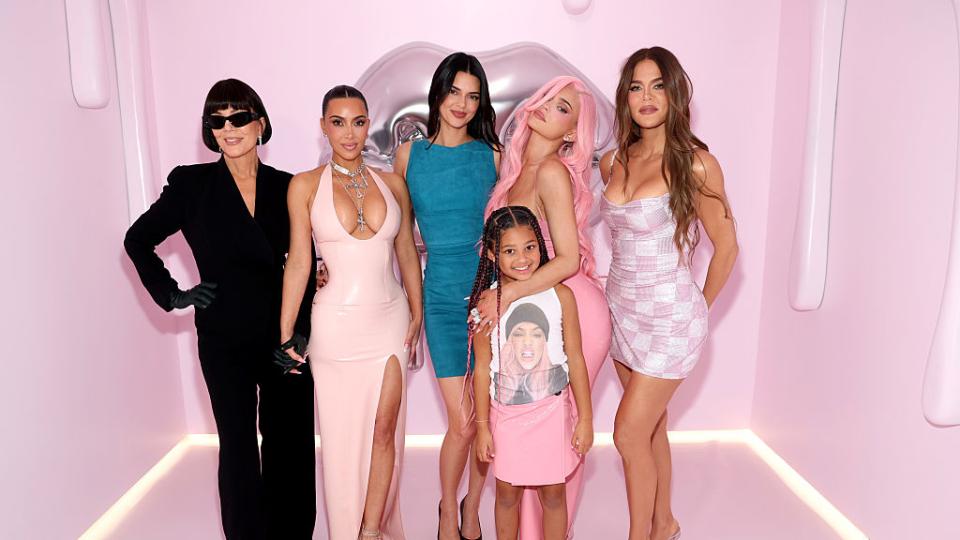 Семейство Кардашиян: Когато си милиардер, но пак си делиш сметката със сестрите си
