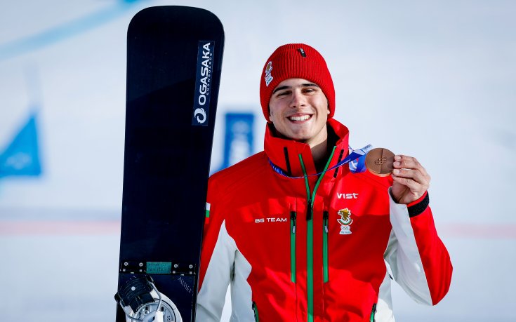 Осем комплекта отличия бяха раздадени на втория ден в Милано-Кортина