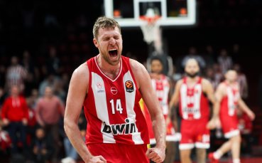 Треньорът на Цървена звезда отличи Александър Везенков